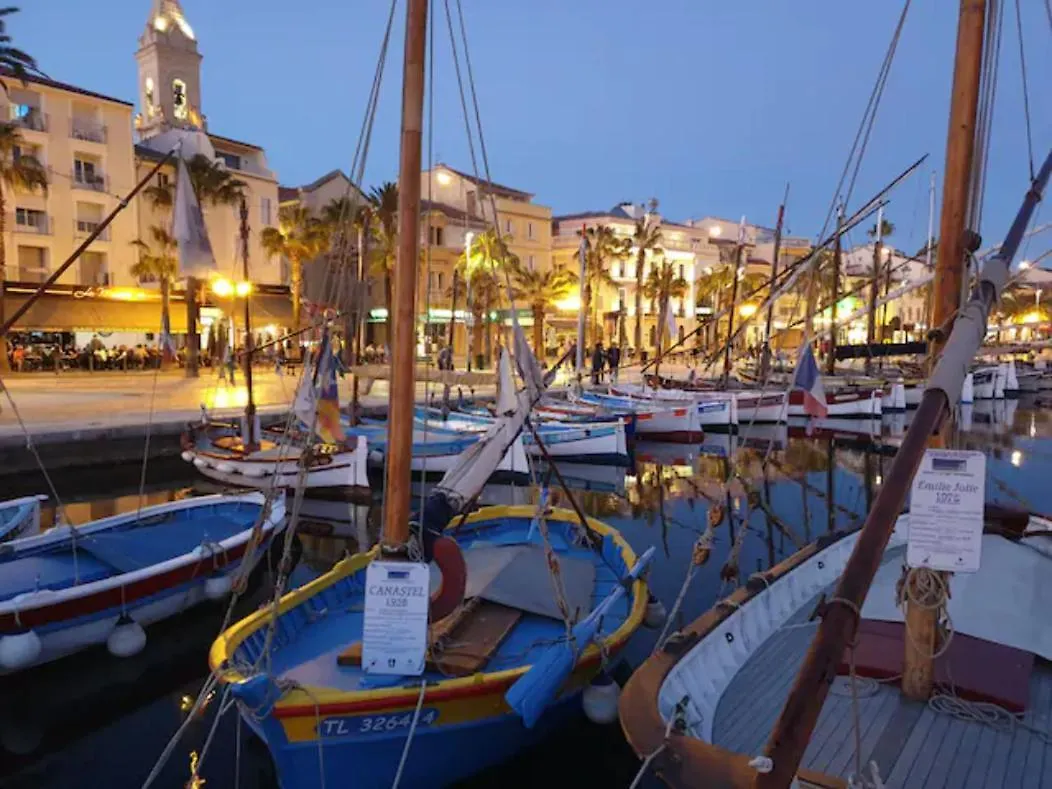 LE GALLI en plein cœur de Sanary 0*, Sanary-sur-Mer France